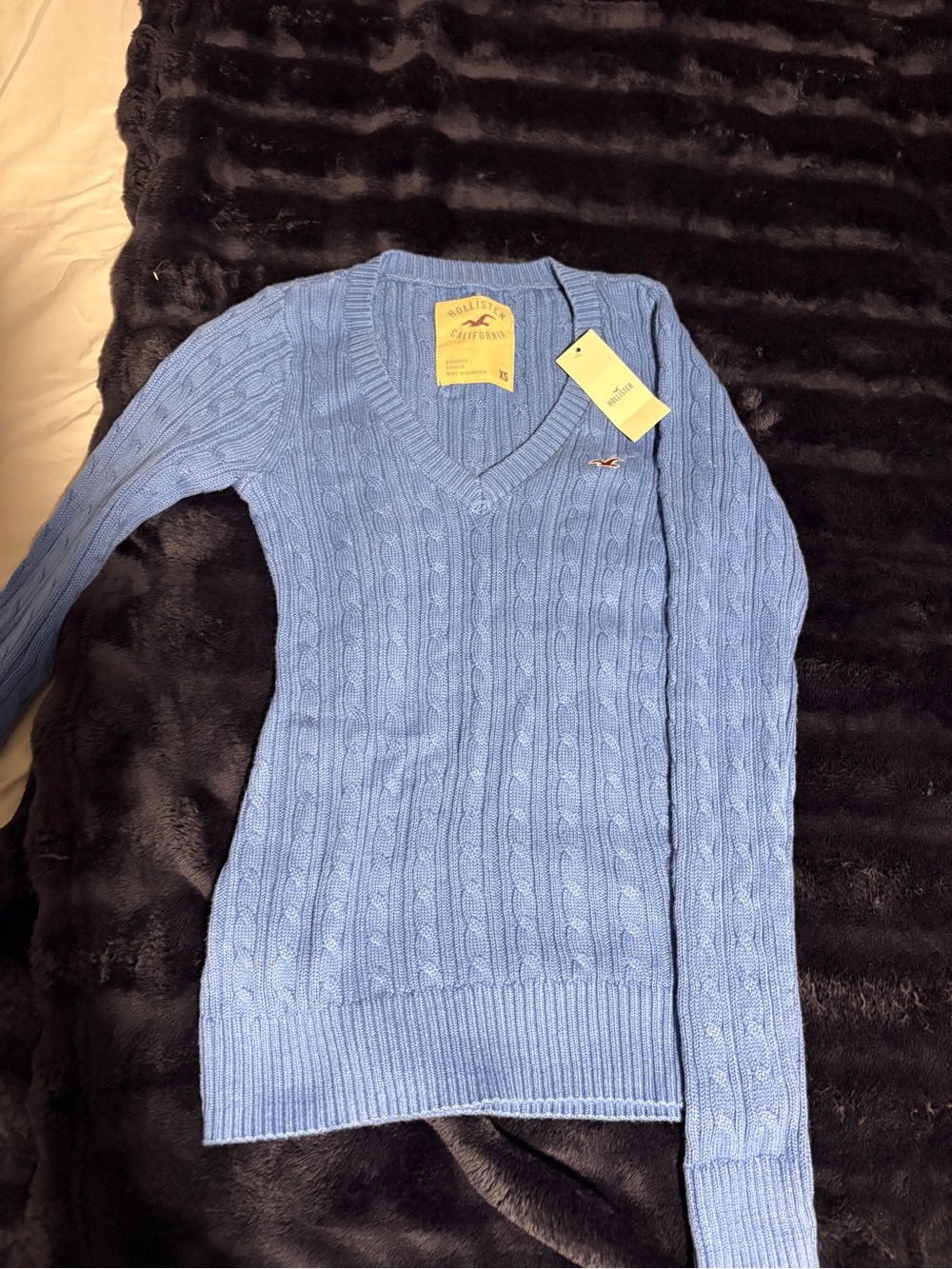 Hollister Women's Cable Knit V-Neck Sweater — Light Blue